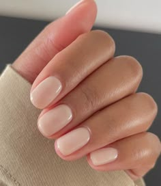 15 Chic Minimalist Nail Trends To Try This Fall & Winter 2023 Short Natural Wedding Nails, Wedding Short Nails, Nails Inspiration Natural, Natural Nail Colors, Natural Nail Color, Natural Nails Manicure, Minimalist Nail, Milky Nails, Squoval Nails