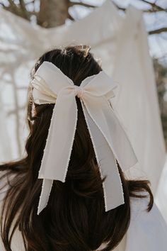 Bow Barrette, Holiday Beauty, Clip Hairstyles, Velvet Hair, Trik Fotografi, Hair Cream, Jolie Photo, Bow Hair Clips, Scarf Hairstyles