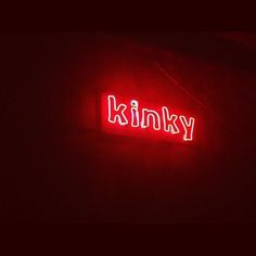 a red neon sign that says kinky on it