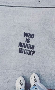 someone is standing on the sidewalk with their feet in front of them, who is navigating wick?