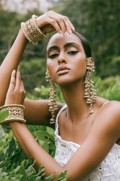 Indian Editorial Shoot, Photoshoot Inspiration Outdoor, Fashion Editorial Poses, Ig Selfies, Fashion Photography Outdoor, Jewelry Moodboard, Jewelry Poses, Boho Editorial, Jewelry Shoot