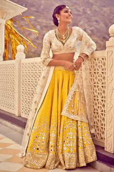 Abhinav Mishra, Stylish Lehenga, Orang India, Nikkah Dress, Yellow Lehenga, Gaun Fashion, Embroidered Lehenga, Ghagra Choli, Indian Bridal Fashion