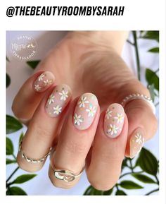 Short Nail Art, Sunflower Nail Art, Nail Picking, Crazy Nail Art, Daisy Nails, Nail Art Designs Summer, Flower Nail Designs, Short Nail, Nail Patterns