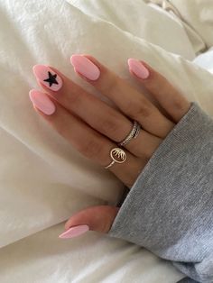 Cool Girl Nails 2023, The Perfect Set Nails, Gel Nail No Acrylic, Simple Sheek Nails, Pink Nails Not Acrylic, Mail Ideas Almond Shape, Gel X Designs Almond, Pink And Black Summer Nails, Nail Inspo Not French Tip