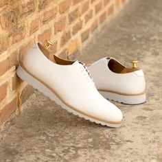 Fazo Patina Wholecut - Q by QS White Dress Sneakers, White Oxford Shoes, White Dress Shoes Men, White Dress Shoes, Men's Shoe, Black Tie Event, White Box, Handmade Shoes, White Shoes