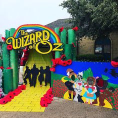 an entrance to the wizard of oz