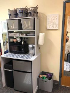 a coffee maker sitting on top of a kitchen counter