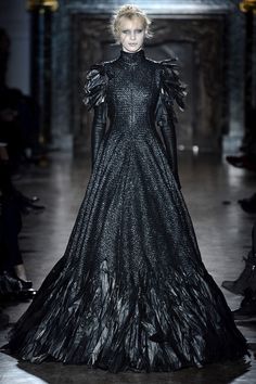 Gareth Pugh Fall 2013 RTW. Winx Outfits, Fantasy Dresses, Fantasy Dress, Black Gown, Fantasy Fashion, Yohji Yamamoto, Mode Inspiration