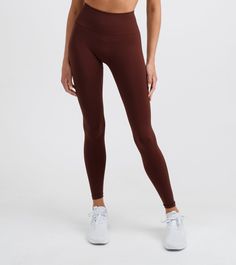 These seamless scrunch leggings are designed with soft, sweat-wicking, 4-way stretch, seamless interlock knit fabric making them perfect for a high-impact performance workout, lifting, running, or everyday wear. Features ✦SCRUNCH GATHER DETAIL✦ These butt-lifting leggings feature a subtle "v" shape in the back that lead to a ruched detail to sculpt and enhance your natural shape, especially your glutes. ✦HIGH WAIST✦ Comfortable 3-tiered ribbed high-waist waistband for added tapered compression a