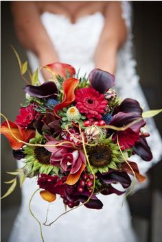 a bride holding a bouquet of flowers in her hands with the caption'tuet da spaa con calle bordo