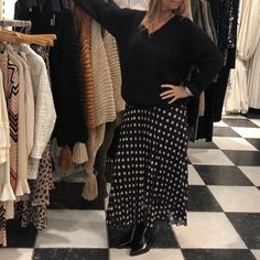 Te gek setje! Rok met stippen en bijpassende trui!  Je shopt dit geweldige setje natuurlijk bij Studio Chicas!  Heb je v... Black Long Sleeve Dress With Pleated Skirt, Casual Black Pleated Dress, Fall Pleated Skirt Dress For Night Out, Popular Clothing, Dresses Shoes, Back In Stock, Style Dresses, Don't Let, In Style