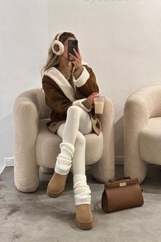 Leg Warmer Outfit, Ugg Season, Outfits Coquette, Outfit With Uggs, Snow Board, Leggings Outfit Casual, Look Legging, Leggings Outfits, Perfect Leggings