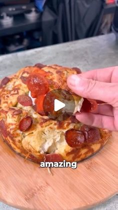 Hawaii's Best Kitchens on Instagram: "Pull Apart Pepperoni Pizza Bread Ingredients below (makes 12 inch loaf)  INGREDIENTS 32 oz (2 pounds) chopped pizza dough 1/2 cup melted garlic butter 1 cup pepperoni 1 tbsp oregano 1 1/2 cup grated mozzarella cheese 1 cup marinara or ranch  . . 🎞 @thejoshelkin #pizza #pepperoni #mozzarella #hawaiisbestkitchens #hawaii #baking #easyrecipe #recipes #reels #reelsinstagram #reelsviral #explorerpage #garlicbutter #foodbeast #tastyjapan" Pizza Ring With Pizza Dough, Pull Apart Pepperoni Pizza Bread, How To Use Pizza Dough, Pizza Dough Ideas What To Do With, What To Make With Pizza Dough, Pepperoni Pizza Bread, Pepperoni Recipes, Pull Apart Pizza Bread, Pizza Bread Recipe