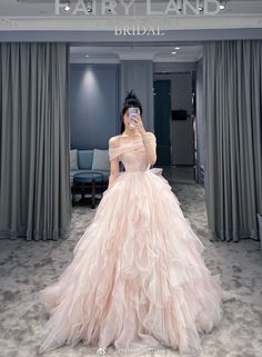 Ball Gowns Fantasy, Pink Princess Dress, Royalty Dress, Gown Pink, Tulle Ball Gown, Beautiful Dress Designs