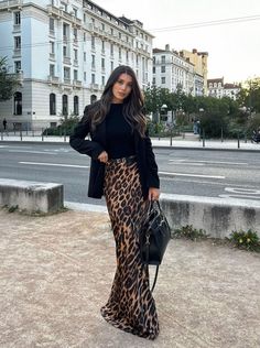 Leaped Print Skirt Outfit, Black And Leopard Outfit, Leopard Print Maxi Skirt Outfit, Long Leopard Skirt Outfit, Printed Maxi Skirt Outfit, Leopard Print Skirt Outfit, Leopard Skirt Outfit, Fall Work Outfit, Leopard Maxi Skirts