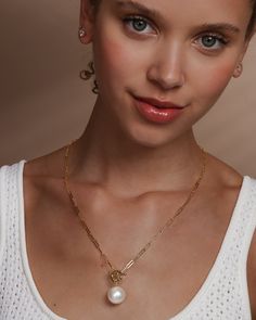 Mother Nature, upping your style game since forever. A classic chain never goes out of style, but add a perfect pearl and a toggle detail and you’ve got a necklace you’ll never want to take off. DETAILS: Pendant Necklace Length: 22" Front Toggle Closure SKU: N6226 MATERIALS: 18k Gold Plated Over Brass Shell Pearl Melinda Maria Jewelry, Brass Shell, Melinda Maria, Pearl Pendant Necklace, Gold Pendant Necklace, Pearl Pendant, Necklace Length, A Necklace, Quality Jewelry