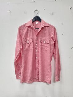 Classic gingham Levi's western / cowboy shirt Lightweight cotton with white logo buttons, two chest pockets and shaped yoke and pocket flaps Excellent condition  Neck label faded Missing two buttons (second from top and bottom one) but collar button can be shifted Chest 39 inches Cowboy Shirt, Cowboys Shirt, Neck Label, Red Gingham, Western Shirt, Mens Oxfords, Western Shirts, Western Cowboy, Vintage Levis