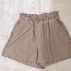 The Perfect Nude Color! Brand New High Waisted Shorts With Side Pockets . Size Xs Bb Dakota, Nude Color, High Waisted Shorts, High Waist, High Waisted, Womens Shorts, Brand New, Grey, Women Shopping