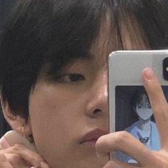 Iphone Selfie, Iphone Wallpaper Quotes Love, Bts Jungkook And V, Kim Taehyung Wallpaper, Cartoon Profile Pics, Bts Korea, Bts Face, V Taehyung, Bts Book