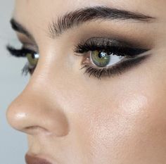 Julia Adams, Double Liner, Show Makeup, Make Up Inspiration, Face Makeup Tips, Makeup Eye Looks, Dark Makeup, Eye Makeup Art