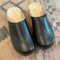 Clogs Size 40/41. Never Worn. Classic Closed Toe Non-slip Clogs, Classic Non-slip Closed Toe Clogs, Classic Non-slip Slip-on Clogs, Vintage Clogs, Slipper Shoes Women, Brown Mules, Rubber Clogs, Brown Clogs, Clogs And Mules