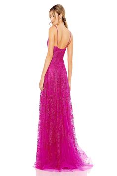 Looking for a show-stopping dress for your next special event? Look no further than the Mac Duggal 50683. This gorgeous dress from the Spring 2023 evening collection is sure to turn heads. With its figure-flattering silhouette and sparkling details, you'll feel like a glamourous queen in this piece. Whether you're attending a gala or hitting the red carpet, the Mac Duggal 50683 is sure to make you shine. Mac Duggal Prom, Evening Gowns Online, Neutral Dresses, Vestidos Color Coral, Engagement Party Dresses, Prom Season, Spring Wedding Guest Dress, Long Formal Gowns, Fishtail Dress