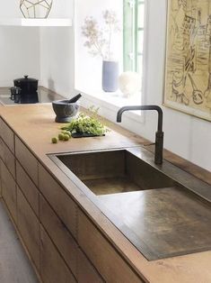 Modern Wooden Kitchen, Kitchen Sink Decor, Contemporary Style Kitchen, Minimalist Dekor, Contemporary Kitchen Cabinets, Modern Kitchen Design Ideas, Kitchen Sink Design, Minimalist Kitchen Design, Kitchen Cabinet Remodel