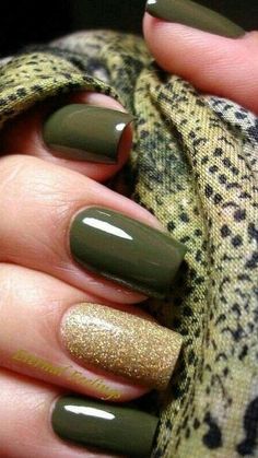 Winter Nails Green, Olive Nails, Nails Green, Dipped Nails, Fancy Nails, Chic Nails, Short Acrylic Nails, Gorgeous Nails