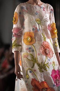 Indian Runway, Indian Fashion Show, Clothes Flower, Rahul Mishra, Fashion Indian, Indian Couture, Boutique Dress Designs