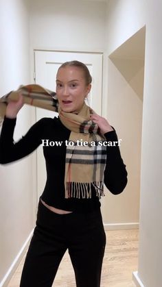 Tie Scarves Tutorial, How To Tie A Pashmina Scarf, How To Wear Scarf On Neck, Tying Scarfs How To Neck Scarves, How To Tie Scarf Around Neck, Scarf Ties Ideas, How To Tie A Scarf Around Your Neck, Short Scarf Tying, How To Tie A Scarf