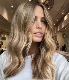 Dark Blonde Short Hair, Blonde To Brunette Before And After, Level 7 Hair Color, Ready Hairstyles, Selena Gomez Aesthetic, Short Haircut Tutorial, Short Haircut For Women, Hair 2025, Warm Blonde Hair