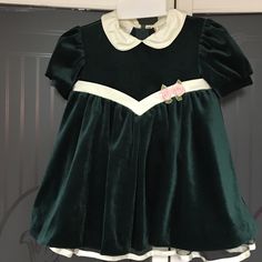 Great Winter Dress Green Velvet Never Worn! Cute Winter Dress For School, Cute Green Dress For Winter, Cute Green Winter Dress, Short Sleeve School Dresses For Fall, Green Long Sleeve Dress For Playtime, Winter Flower Girl Dresses Velvet, Velvet Dress For Toddlers, Velvet Green Dress Toddler, Velvet Dress For Baby Gir