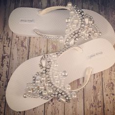 Beautiful Amelia style in ivory. Contact me to get your custom shoes! Wedding Shoes Pearl, Resin Leaves, Glitter Wedding Shoes