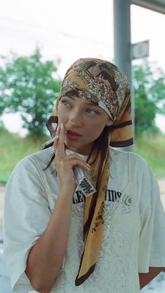 Hair Scarf Styles, Head Scarf Styles, Mode Inspiration, Scarf Hairstyles, Scarf Styles, Head Scarf, Style Outfits, Scarfs, Fashion Inspo Outfits