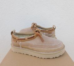 Uggs Handbag, Ugg Sand, Moccasins Style, 2024 Style, Sheepskin Slippers, Slippers Women, Color Sand, Moccasins, Stitching