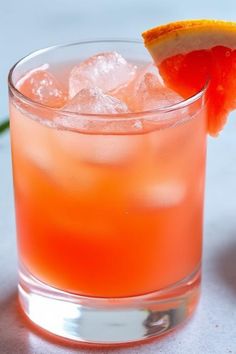 A beautifully crafted Greyhound cocktail made with vodka and grapefruit juice. This easy cocktail recipe is perfect for summer entertaining and discovered drink tenure origins in the 1930s. Greyhound Drink