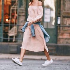 Gala Gonzalez, Look Rose, Emmanuelle Alt, Leandra Medine, Bardot Dress, Mode Casual, Elle Fanning, Street Style Chic, Street Style Inspiration