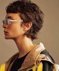 Skullet Hair, Queer Haircut, Queer Hair, Fall Haircuts, Curly Pixie Cut, Fall Hair Cuts, Curly Pixie