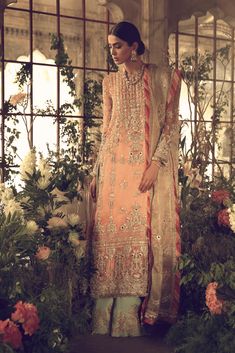 Celebrity Bride, Mehendi Outfits, Pakistani Wedding Dress, Pakistani Bridal Dresses, Shalwar Kameez, Pakistani Bridal, Desi Fashion, Pakistani Wedding