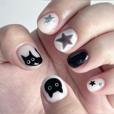 #starnails #nailsoftheday #naildesign #gelnails Shirt Manicure Nails, Short Nail Designs Two Colors, Short Nails Halloween Ideas, Short Nails Cat Design, Simple Nail Designs Fall 2024, Short Nail Art Black And White, Halloween Nails Designs Simple, Kids Halloween Nail Ideas, Short Black Nails Halloween