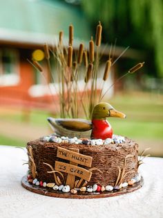 there is a cake that looks like a bird sitting on top of a tree stump