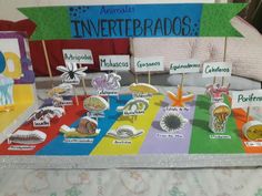 there are many different items on the table for children to play with invertebrados