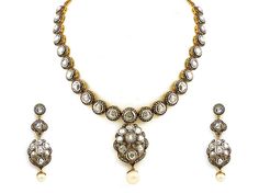 Diamond Jewelry | Nizam Diamond Jewelry Necklace & Earring Set - nizam03 Divorce Ring, Earrings Cartier, Nizam Jewellery, Pearl Bridal Jewelry Sets, Diamond Necklace Indian, Money Luxury, Ornate Jewelry, Online Gold Jewellery, Jewelry Cleaning