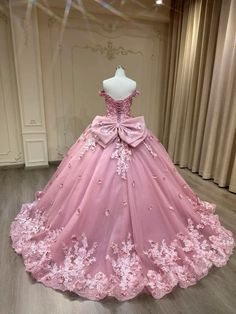 Pastel Pink Sweet 16 Dress, Rose Gold Quince Theme, Quinceanera Themes Pink, Pink Prom Ideas, Pink Debut Gown, Small Quince Dresses, Cute Quinceanera Dresses, Quinceanera Heels, Light Pink Quinceanera Dresses