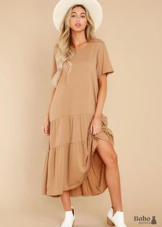 For a casual style, wear a loose and flowing bohemian dress! This loose-flowing bohemian dress is perfect for lazy days when you want to lounge in comfy clothes. You're done when you match it with a pair of ankle boots, sandals, or your go-to pair of sneakers. This dress's extended length and lose fit make it ideal for a boho-inspired look. This dress can be worn every day, whether you're staying in or going out. In the table below, you will find information about the measurements of the dress. To find the right size, view the size guide at the top right corner of this page. Measurements (cm) S M L XL Chest Size 95-98 99-102 103-106 107-110 Shoulder Width 38.5 39 39.5 40 Sleeves 14.5 15 15.5 16 Dress Length 132 133 134 135 Fabric: polyesterFit: trapezePattern: one colorCollar: roundedType