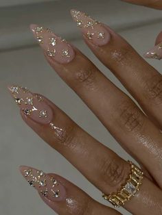 Medium New Years Nails, Gold Nail Jewels, New Years Nail Designs With Gems, Acrylic Nails With Pearls And Diamonds, Pearl Studded Nails, Pearl Gems Nails, Almond Nails Charms, Glitter Nails With Gems, New Years Nails 2025 Trends