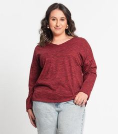 Blusa feminina plus infinita cor, uma peça bastante versátil e confortável, perfeita para várias ocasiões. a malha winter é uma ótima escolha para garantir conforto e aquecimento, especialmente em dias mais frios. o decote em v e as fendas laterais adicionam um toque de estilo ao visual! com certeza é uma opção elegante e prática para compor diferentes looks. Sweater Outfits, Sweaters & Cardigans, Shirt Blouses, Top Shirt, Top Outfits