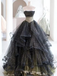 Black Ball Gown Long Prom Dress, Black Evening Dress Gaun Abad Pertengahan, डिजाइनर कपड़े, Prom Dress Black, Black Ball Gown, Black Evening Dress, 파티 드레스, Princess Ball Gowns, Prom Dress Inspiration, Fantasy Gowns