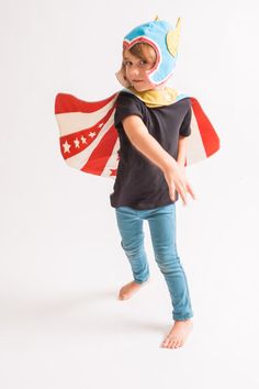 Handmade superhero cape and hat by Lovelane Superhero Costumes Kids, Thor Costume, Super Hero Cape, Eco Kids, Superhero Costume, Superhero Capes, Boy Costumes, Super Hero Costumes, Best Birthday Gifts