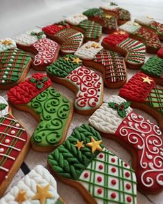 decorated christmas cookies are arranged on a table